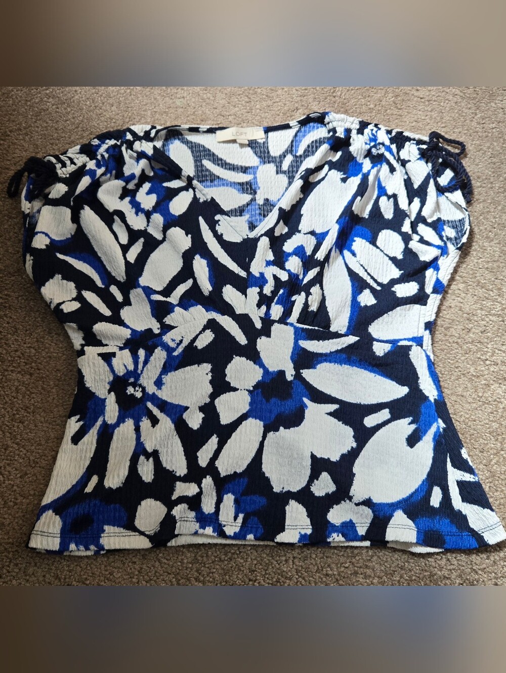 LOFT Blue & White Floral V-Neck Short Sleeve Top S